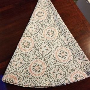 Threshold 70" Round Pink/Gray tablecloth